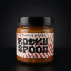 Rocky Spoon kanapinė morka čatnis stiklainyje ant tamsaus fono / Rocky Spoon carrot and hemp chutney jar on dark background premium product photo