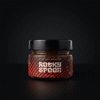 Rocky Spoon kriaušių ir habanero čatnis stiklainyje ant tamsaus fono / Rocky Spoon pear and habanero chutney jar on dark background premium product photo