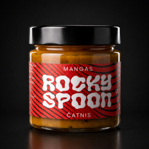 Rocky Spoon Mangas čatnis – rankų darbo mango ir habanero čatnis, gamintas Lietuvoje, puikiai tinkantis prie sūrio, mėsos ir grilio patiekalų.Rocky Spoon Mango Chutney – artisan mango and habanero chutney handcrafted in Lithuania, perfect with cheese, grilled meat and gourmet dishes.